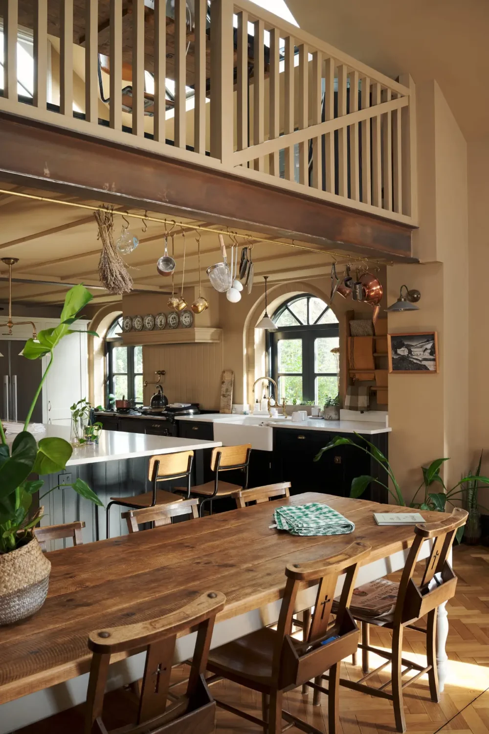 A Grand deVOL Shaker Kitchen in a Late 19th-Century Home 11 grand-kitchen-devol-shaker-cabinets-19th-century-house-england-nordroom