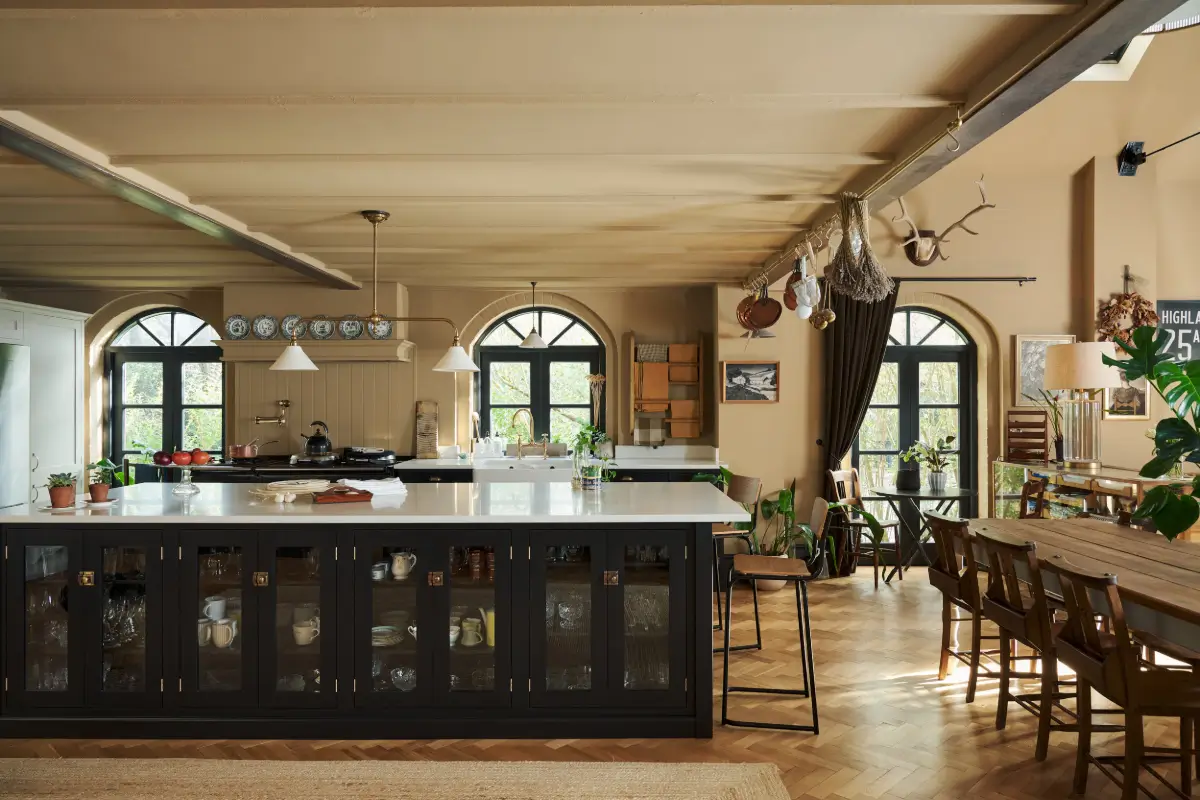 A Grand deVOL Shaker Kitchen in a Late 19th-Century Home 15 grand-kitchen-devol-shaker-cabinets-19th-century-house-england-nordroom