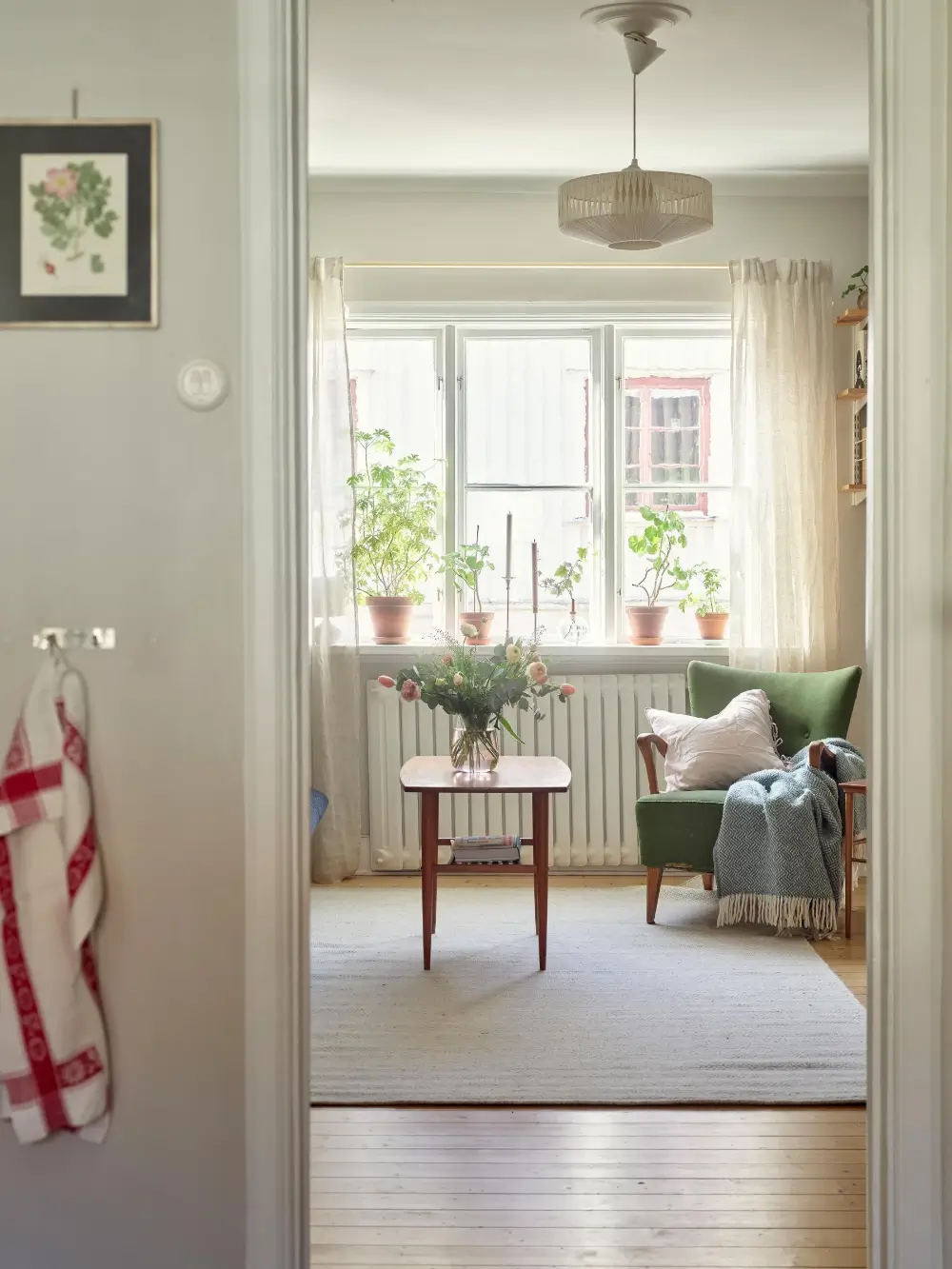 A Charming 1920s Apartment in Gothenburg 6 historic-character-light-scandinavian-apartment-nordroom