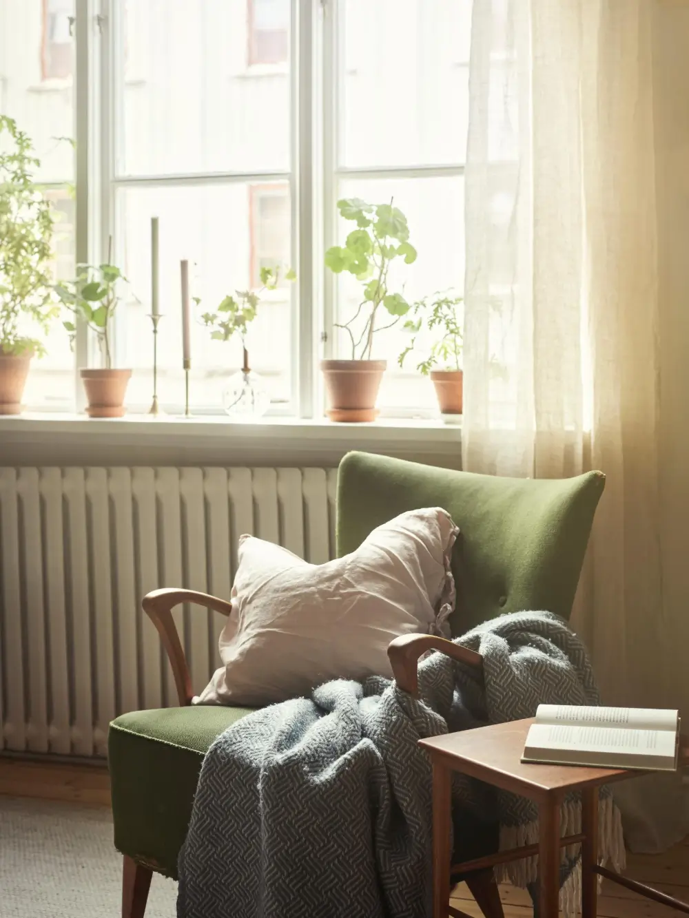 A Charming 1920s Apartment in Gothenburg 4 historic-character-light-scandinavian-apartment-nordroom