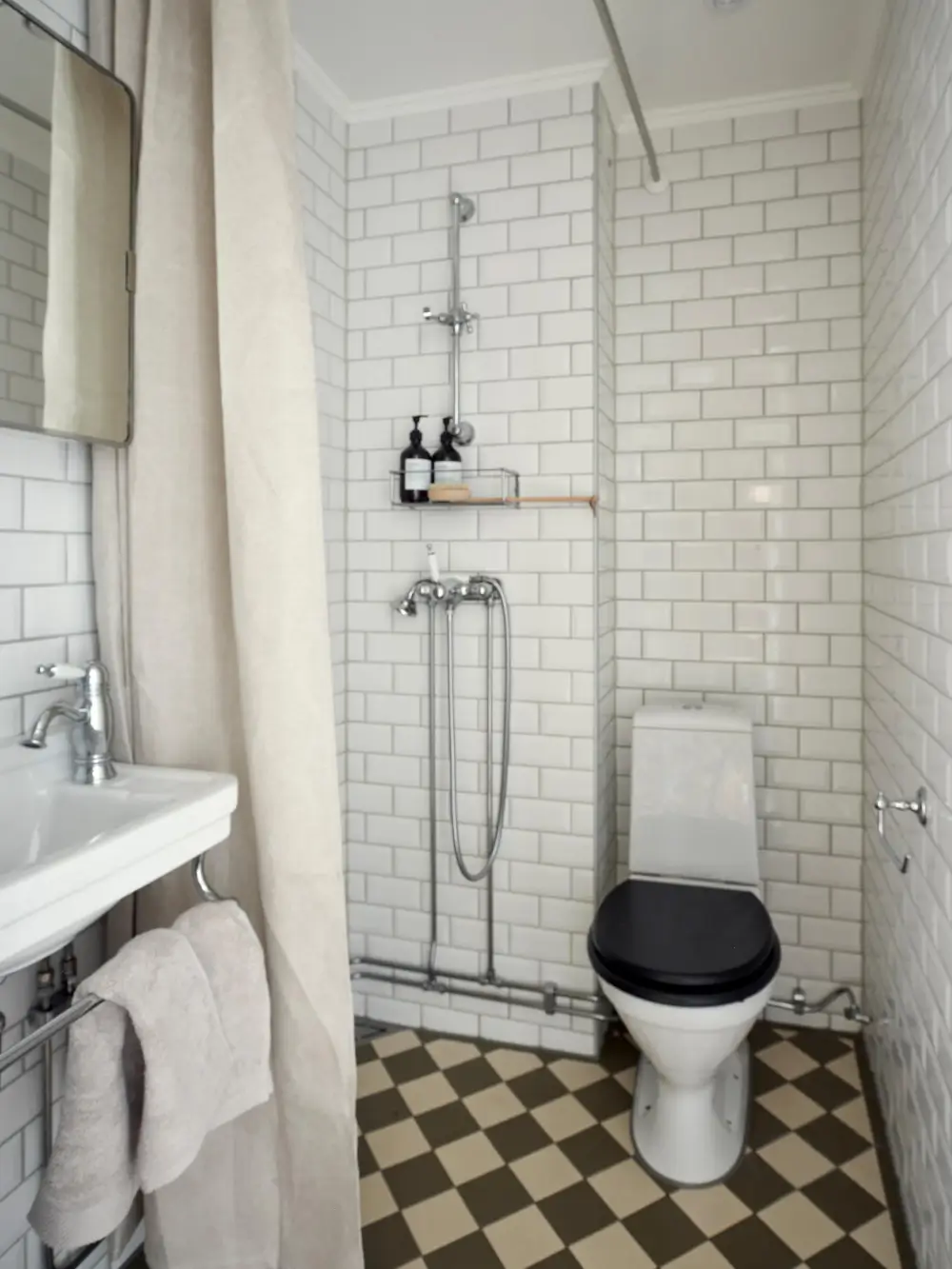 A Charming 1920s Apartment in Gothenburg 30 historic-character-light-scandinavian-apartment-nordroom