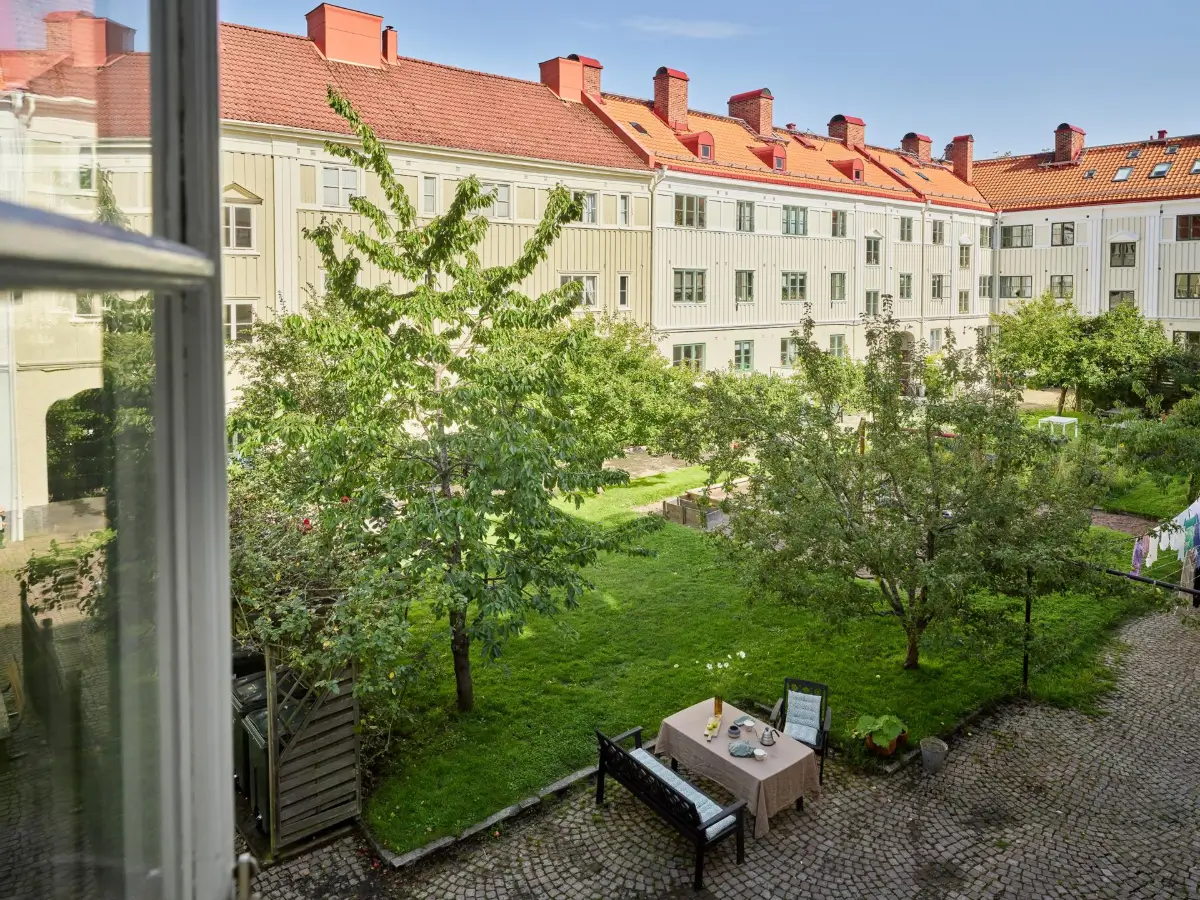 A Charming 1920s Apartment in Gothenburg 15 historic-character-light-scandinavian-apartment-nordroom
