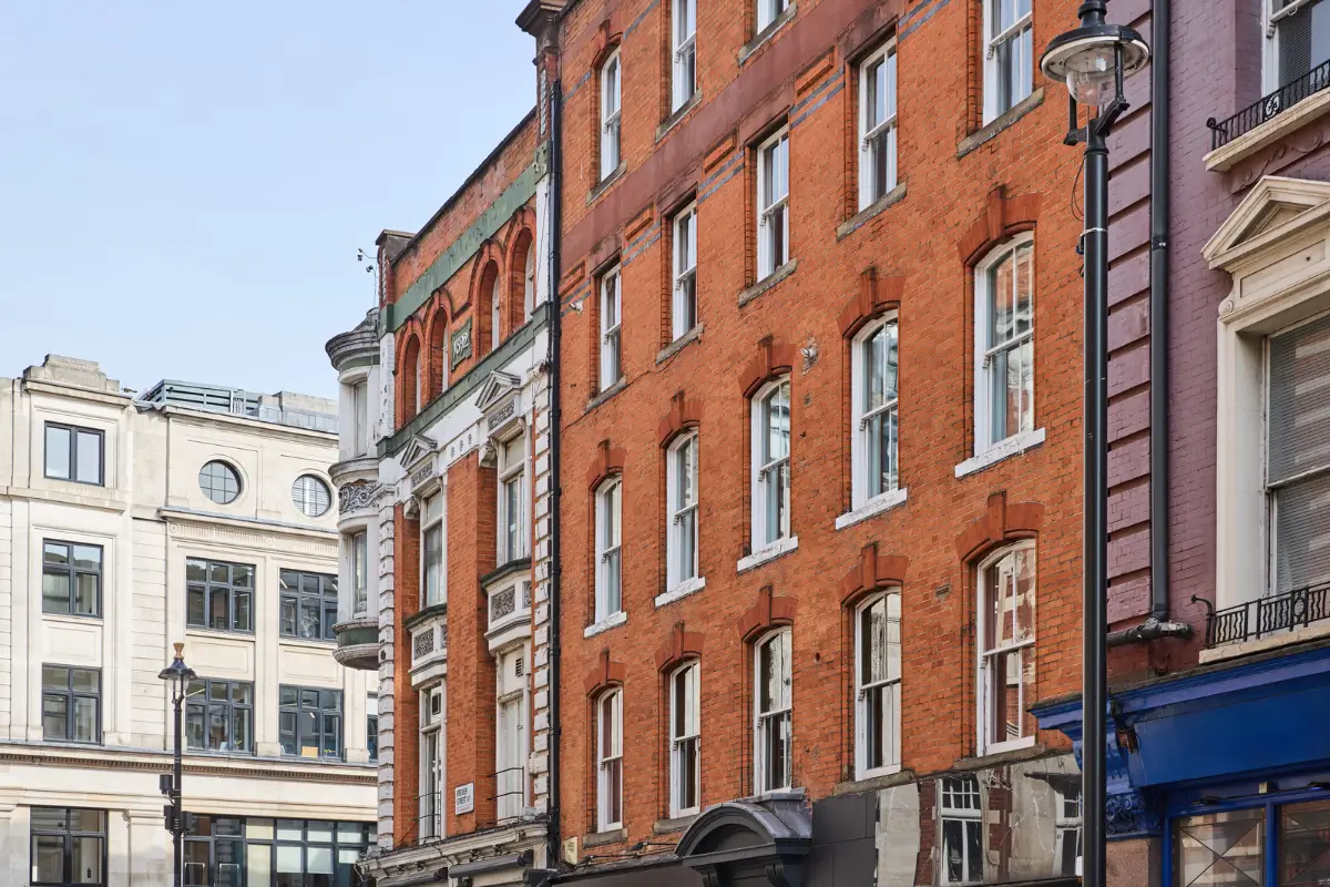 A Light, Art-Filled Soho Apartment with a Private Rooftop Terrace 27 light-art-filled-soho-apartment-rooftop-garden