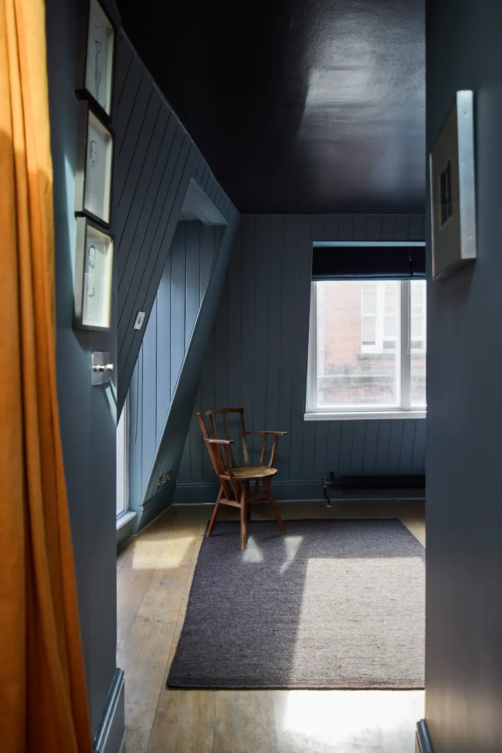 A Light, Art-Filled Soho Apartment with a Private Rooftop Terrace 13 light-art-filled-soho-apartment-rooftop-garden