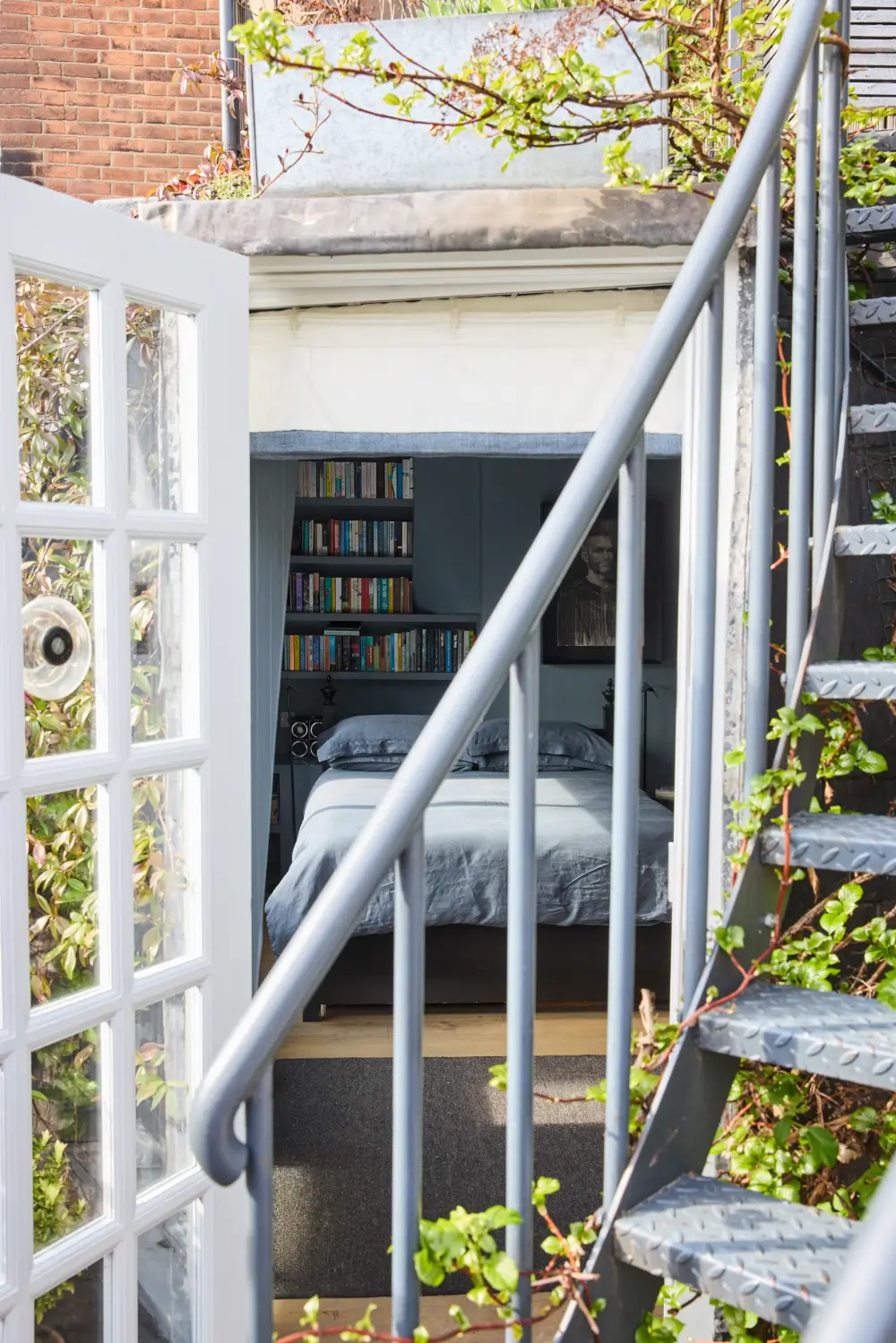 A Light, Art-Filled Soho Apartment with a Private Rooftop Terrace 15 light-art-filled-soho-apartment-rooftop-garden