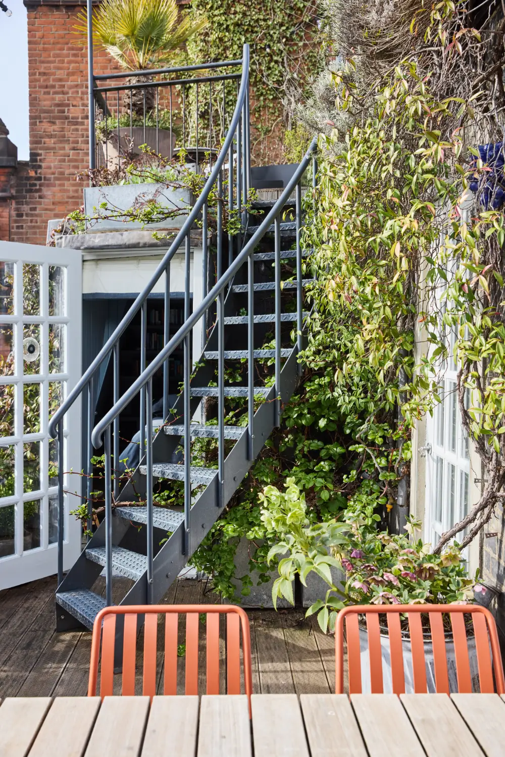A Light, Art-Filled Soho Apartment with a Private Rooftop Terrace 26 light-art-filled-soho-apartment-rooftop-garden