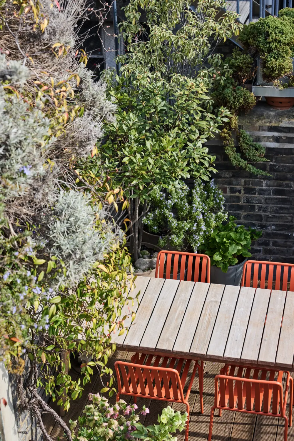 A Light, Art-Filled Soho Apartment with a Private Rooftop Terrace 25 light-art-filled-soho-apartment-rooftop-garden