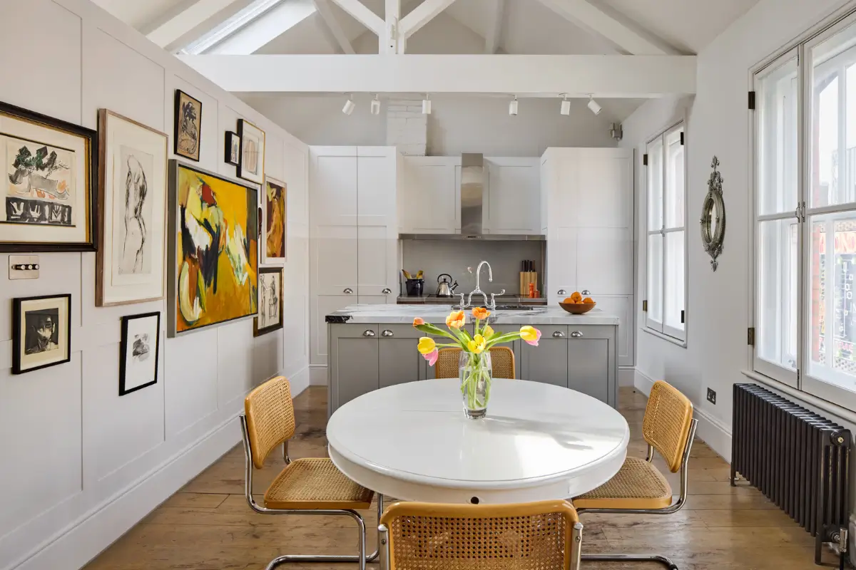 A Light, Art-Filled Soho Apartment with a Private Rooftop Terrace 8 light-art-filled-soho-apartment-rooftop-garden