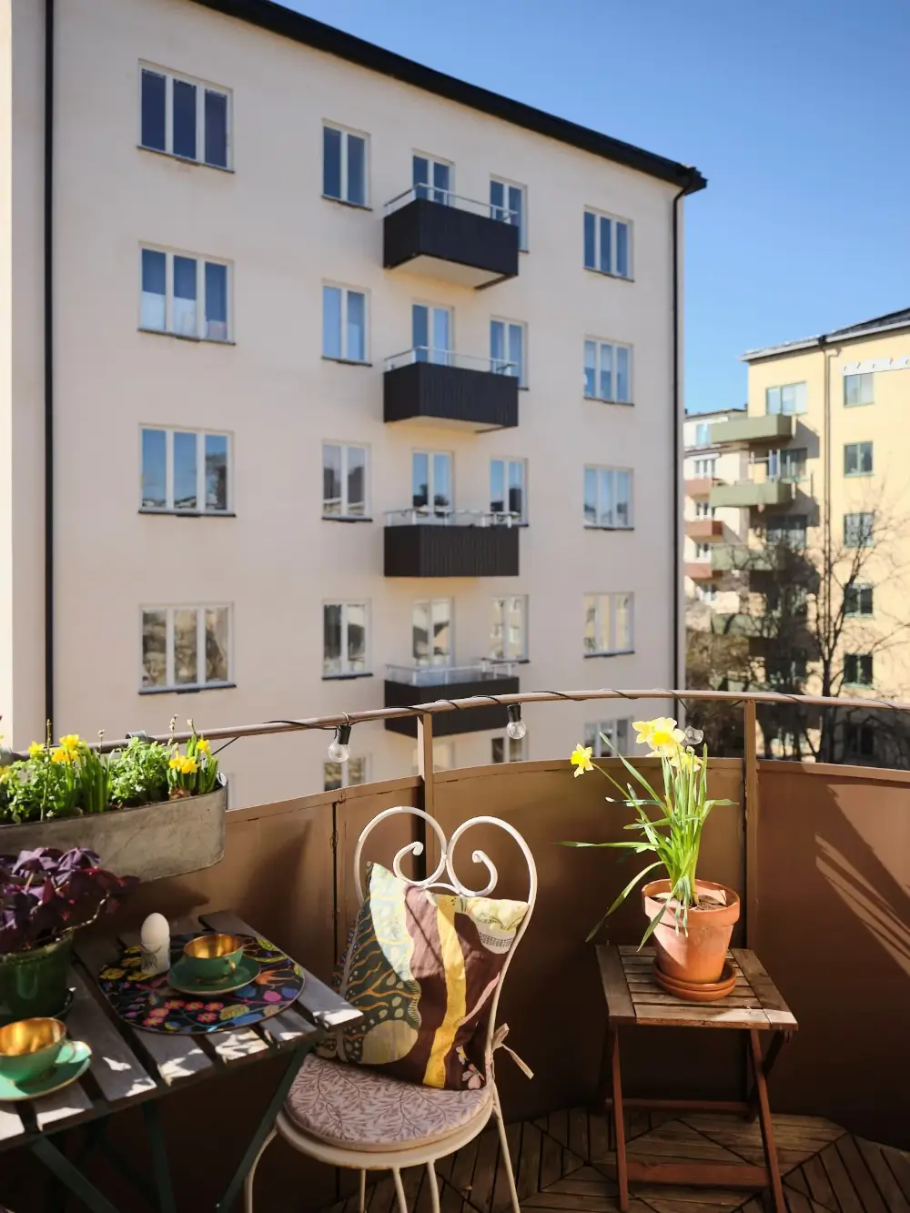 A Harmonious Color and Material Palette in a 1930s Apartment 17 light-filled-renovated-1930s-corner-apartment-stockholm-nordroom