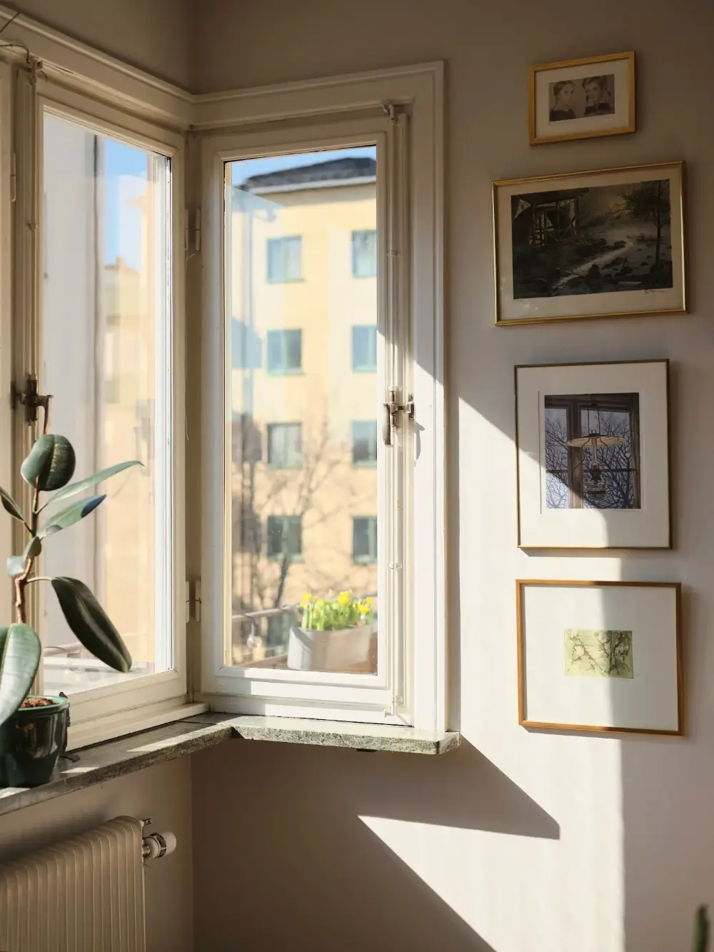 A Harmonious Color and Material Palette in a 1930s Apartment 5 light-filled-renovated-1930s-corner-apartment-stockholm-nordroom