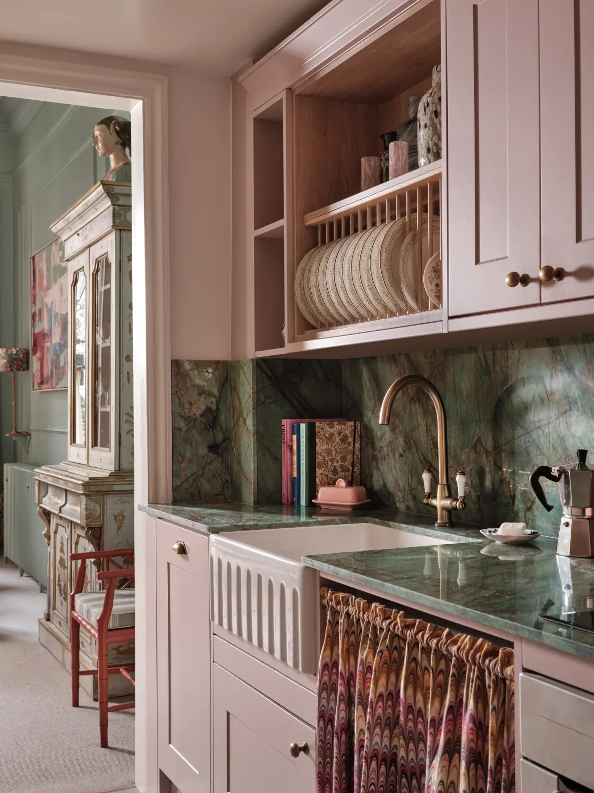 maximalist-london-apartment-bold-colors-patterns