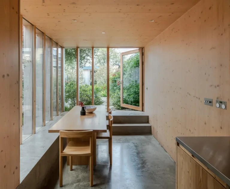 modern-london-house-spruce-interiors-lush-garden