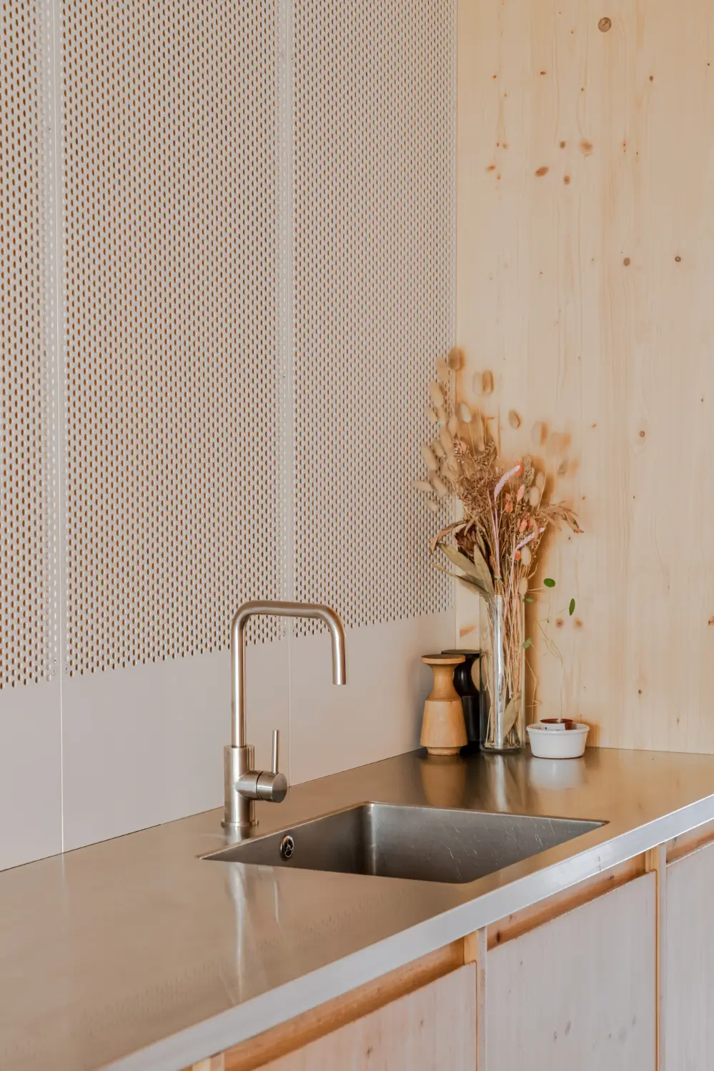 Spruce, Polished Concrete, and Terrazzo in an Architect-Designed London Home 4 modern-london-house-spruce-interiors-lush-garden