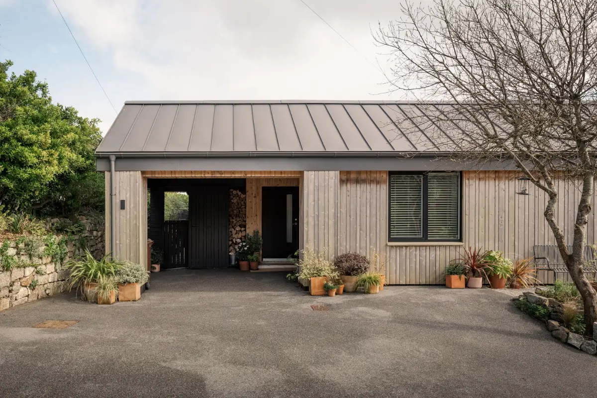 A Modern Cottage with Pink Plaster Walls and a Central Courtyard Garden 26 modern-three-bedroom-cottage-cornwall-nordroom