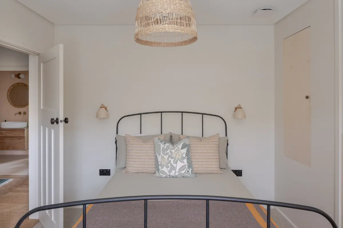 A Modern Cottage with Pink Plaster Walls and a Central Courtyard Garden 13 modern-three-bedroom-cottage-cornwall-nordroom