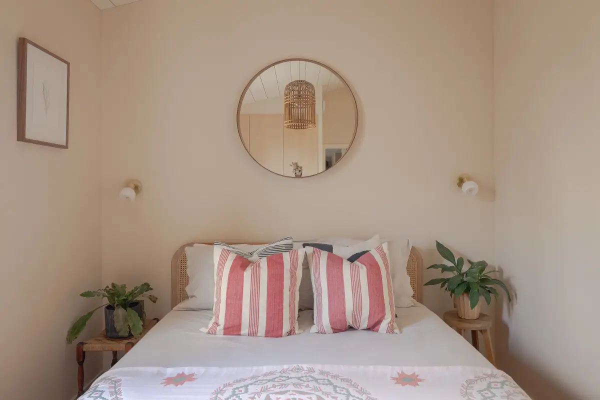 A Modern Cottage with Pink Plaster Walls and a Central Courtyard Garden 16 modern-three-bedroom-cottage-cornwall-nordroom