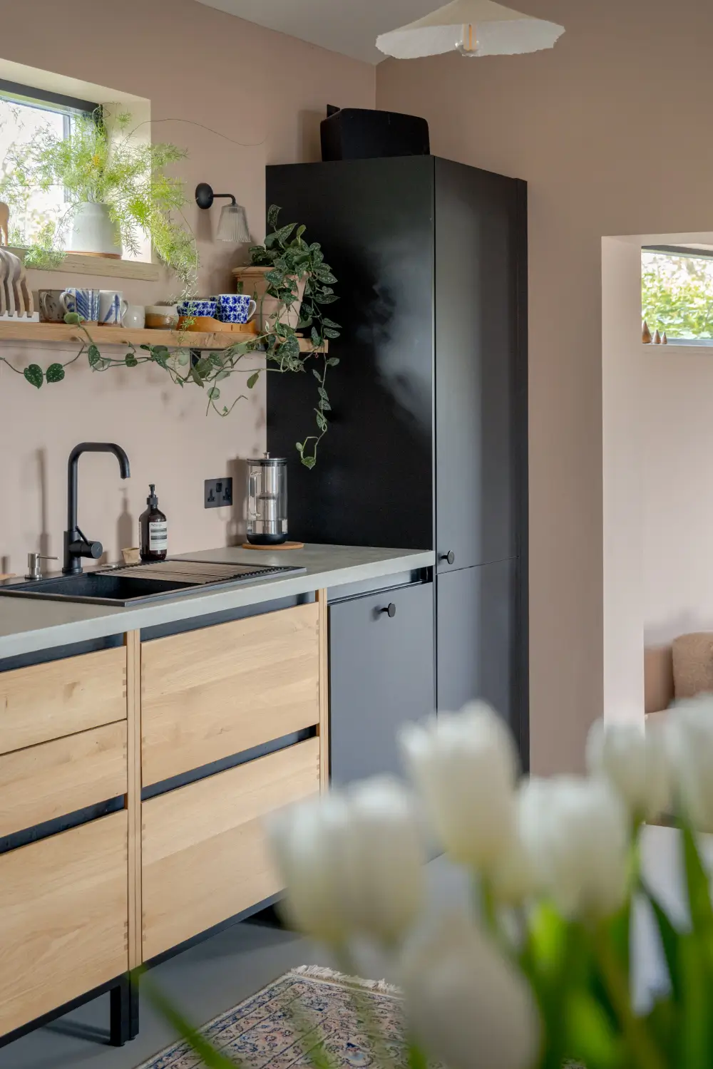 A Modern Cottage with Pink Plaster Walls and a Central Courtyard Garden 3 modern-three-bedroom-cottage-cornwall-nordroom