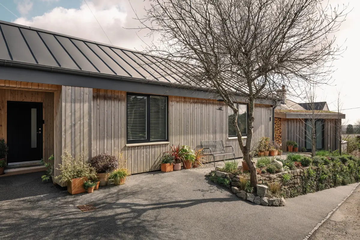 A Modern Cottage with Pink Plaster Walls and a Central Courtyard Garden 25 modern-three-bedroom-cottage-cornwall-nordroom