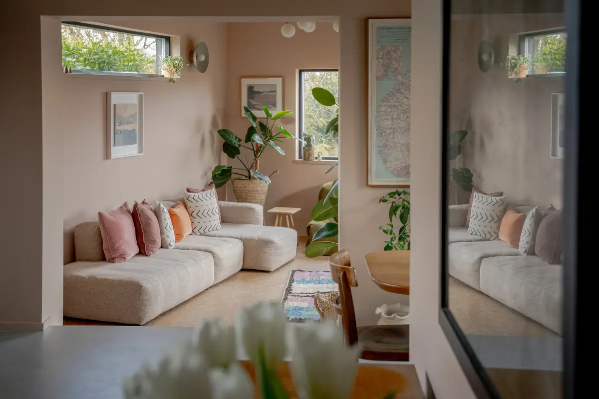 A Modern Cottage with Pink Plaster Walls and a Central Courtyard Garden 4 modern-three-bedroom-cottage-cornwall-nordroom