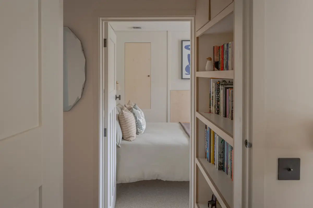 A Modern Cottage with Pink Plaster Walls and a Central Courtyard Garden 9 modern-three-bedroom-cottage-cornwall-nordroom