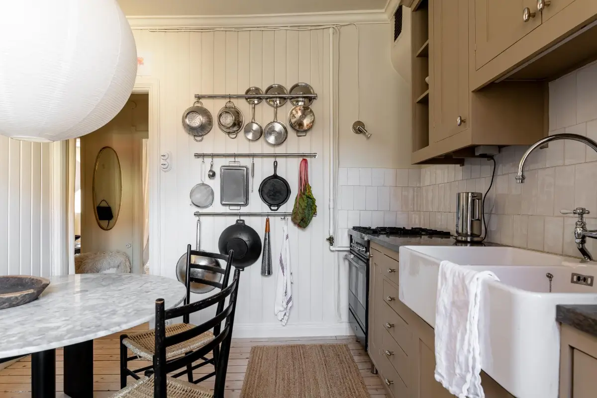 A Serene Palette and a Lovely Custom-Built Kitchen in a Gothenburg Apartment 7 natural-materials-serene-colors-gothenburg-apartment-nordroom