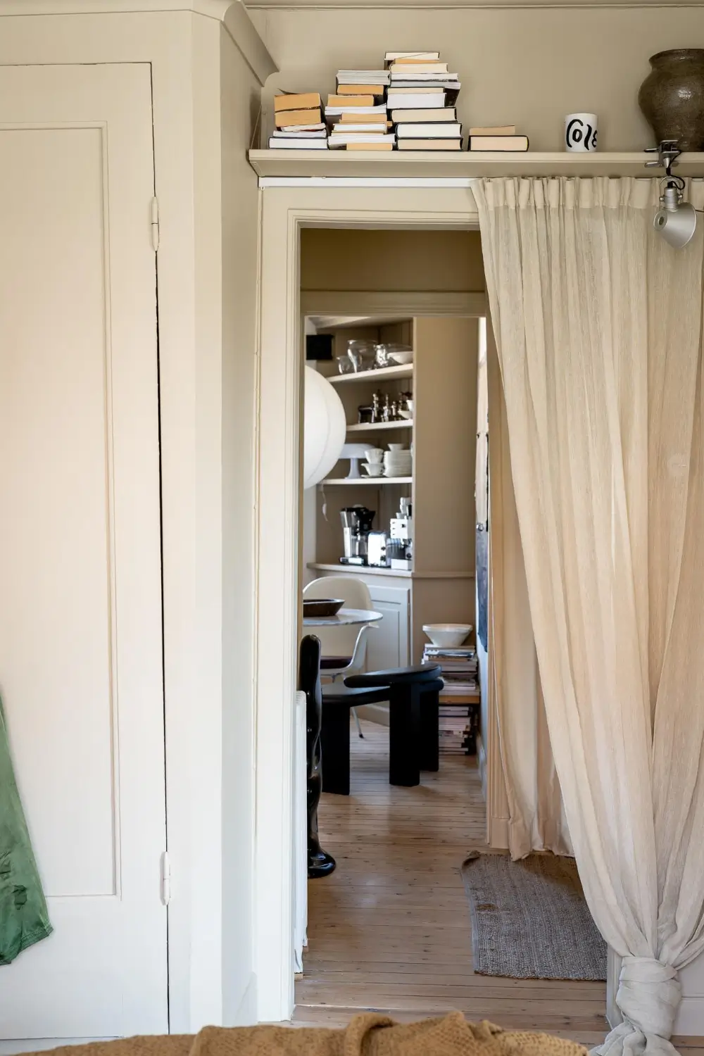 A Serene Palette and a Lovely Custom-Built Kitchen in a Gothenburg Apartment 29 natural-materials-serene-colors-gothenburg-apartment-nordroom