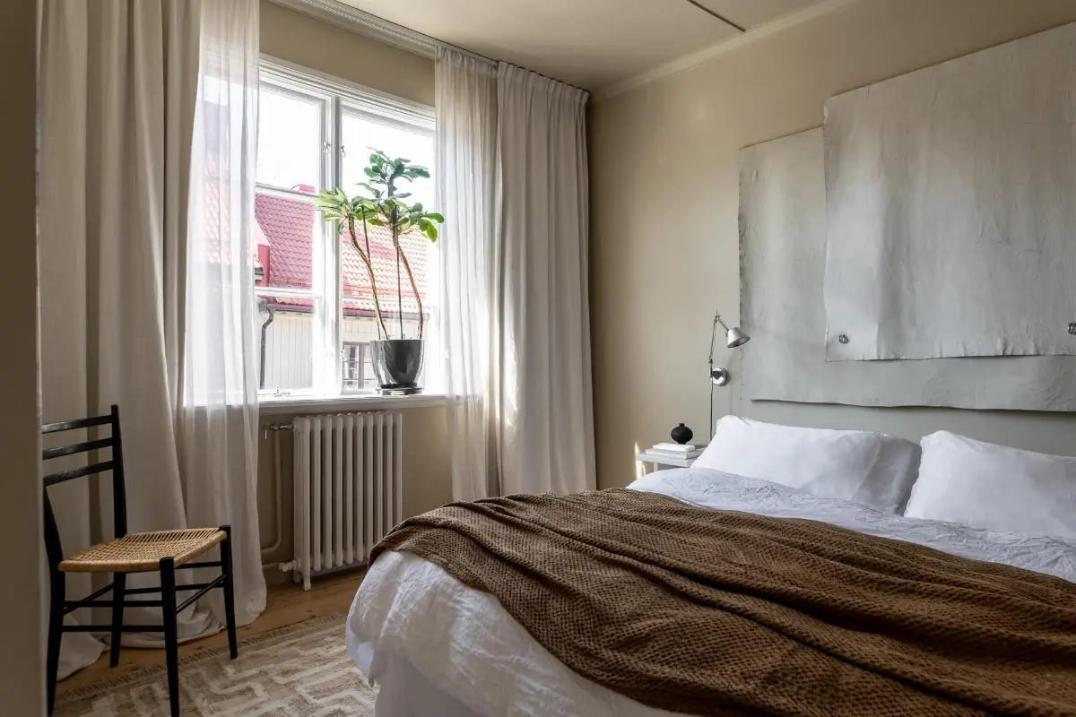 A Serene Palette and a Lovely Custom-Built Kitchen in a Gothenburg Apartment 26 natural-materials-serene-colors-gothenburg-apartment-nordroom