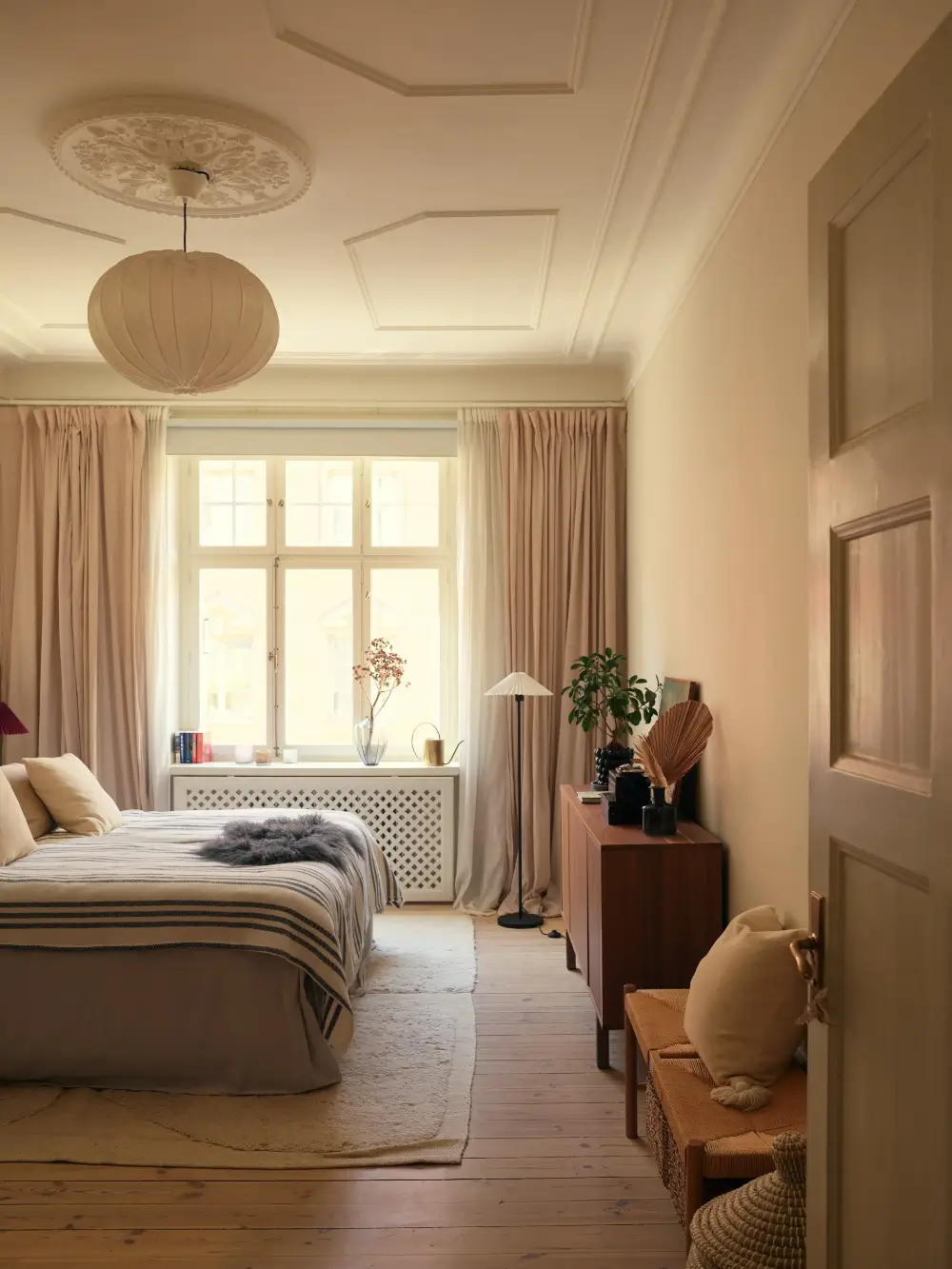 A Serene Color Palette and an Open-Plan Living Space in a Stockholm Apartment 20 open-plan-living-space-painted-ceiling-turn-of-the-century-stockholm-apartment-nordroom