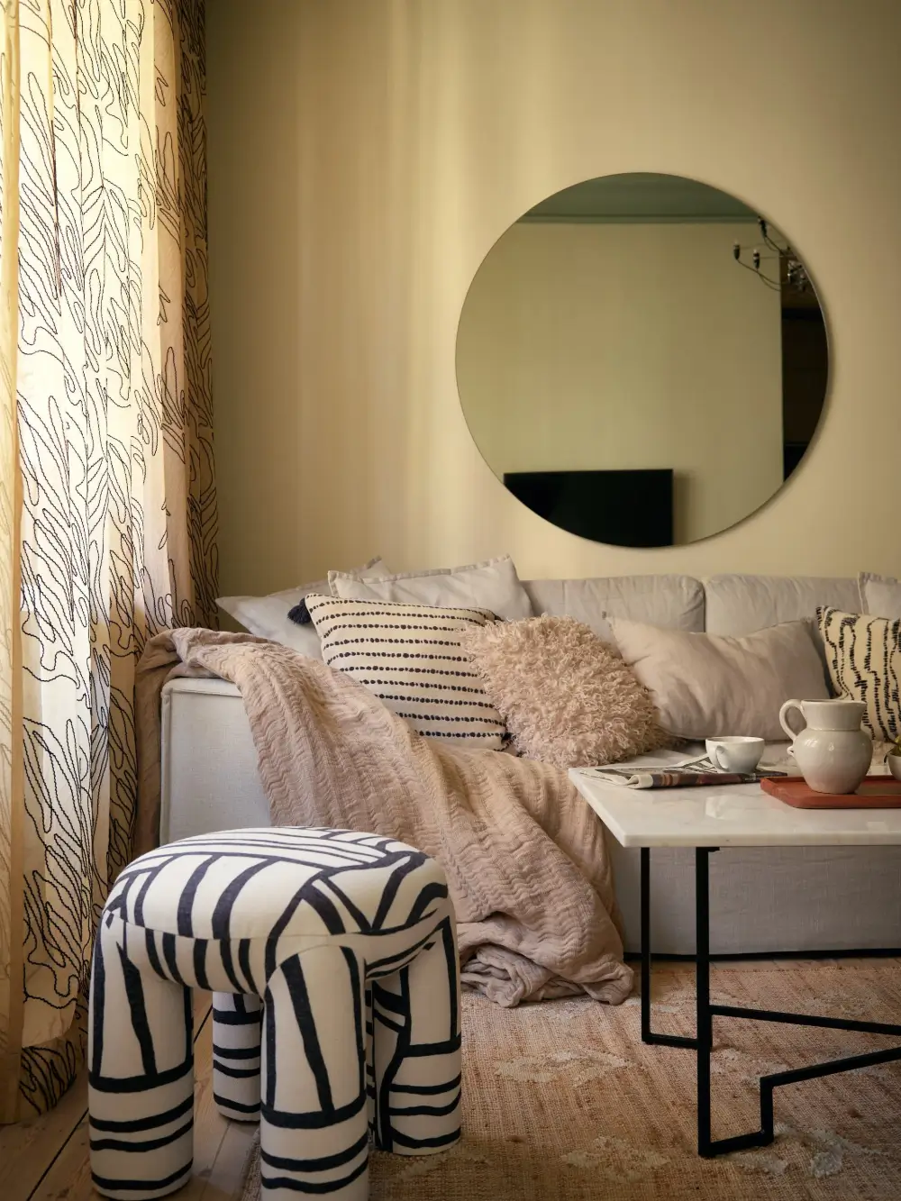 A Serene Color Palette and an Open-Plan Living Space in a Stockholm Apartment 6 open-plan-living-space-painted-ceiling-turn-of-the-century-stockholm-apartment-nordroom