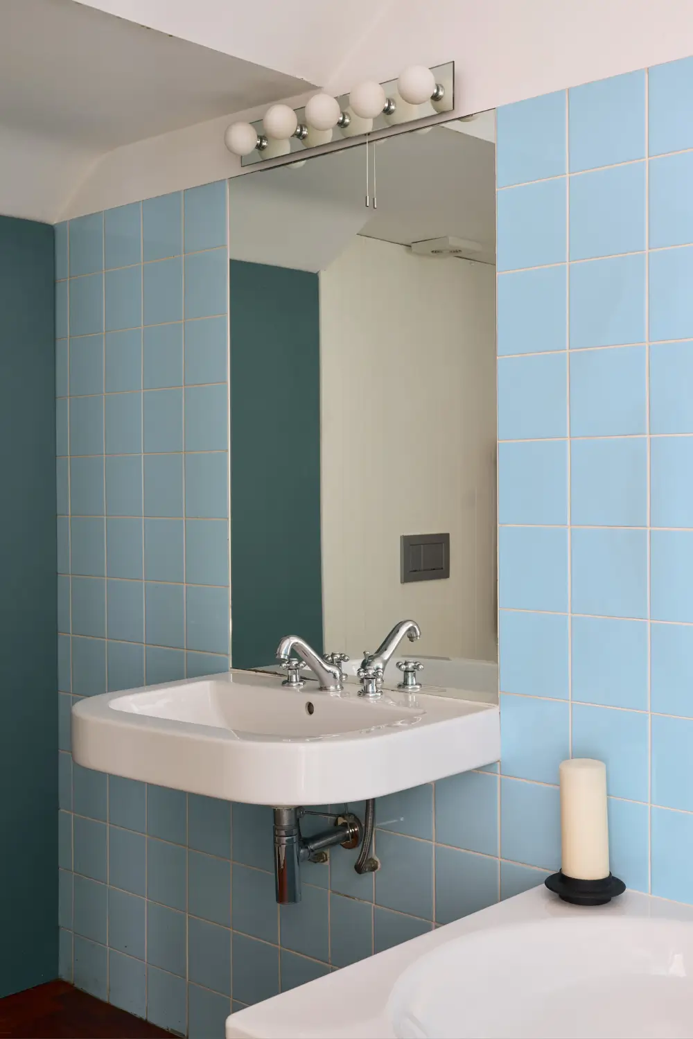 An Abundance of Color in a Unique and Playful London House 18 playful-colorful-architect-designed-blue-house-london