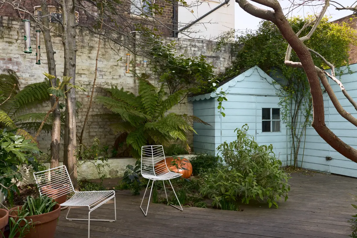 An Abundance of Color in a Unique and Playful London House 6 playful-colorful-architect-designed-blue-house-london