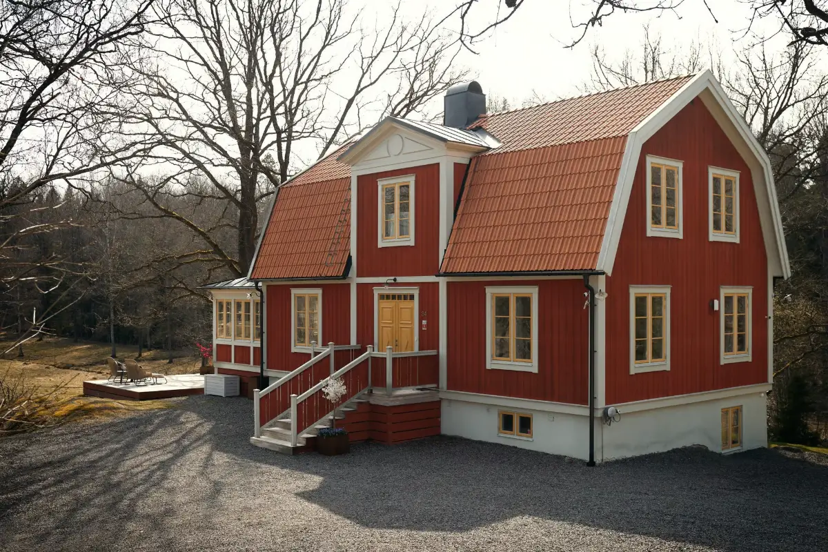 A Restored 1920s Swedish Home Set in an Idyllic Location South of Stockholm 2 renovated-1920s-swedish-house-surrounded-by-nature