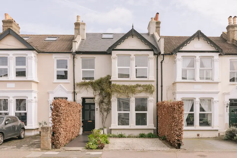 Exposed Beams and Brickwork in an Extended London Period House 39 renovated-extended-victorian-house-london