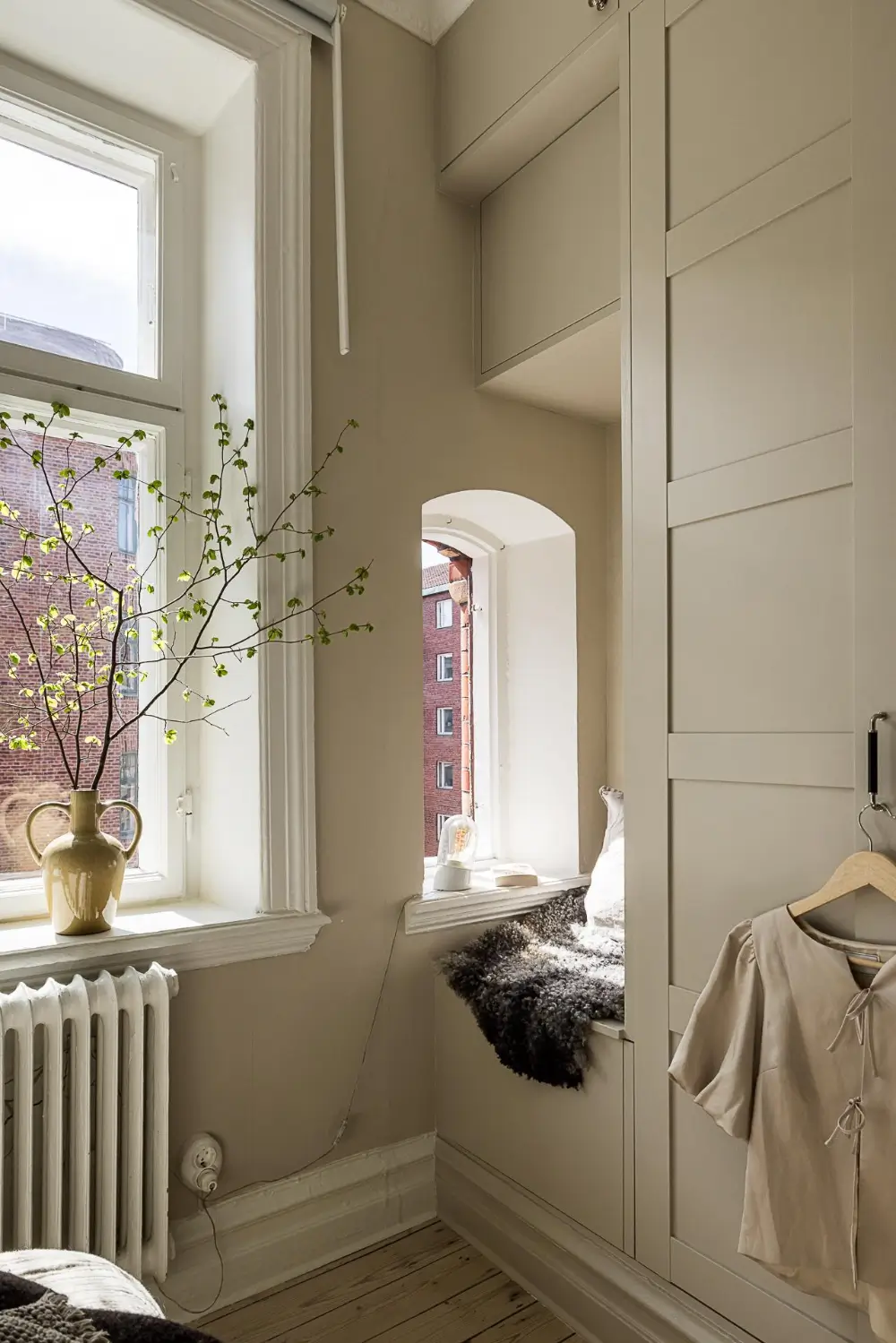 A Green Kitchen, Period Elements, and Jotun Colors in a Small Corner Apartment 20 renovated-late-19th-century-corner-apartment-gothenburg-nordroom