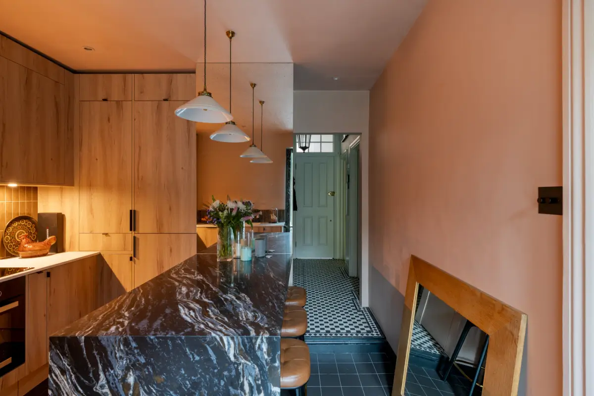 A Rich Color Scheme and Period Features in a London Garden Apartment 12 rich-colors-garden-apartment-london