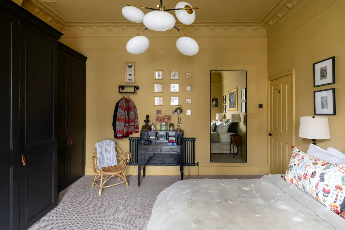 A Rich Color Scheme and Period Features in a London Garden Apartment 15 rich-colors-garden-apartment-london