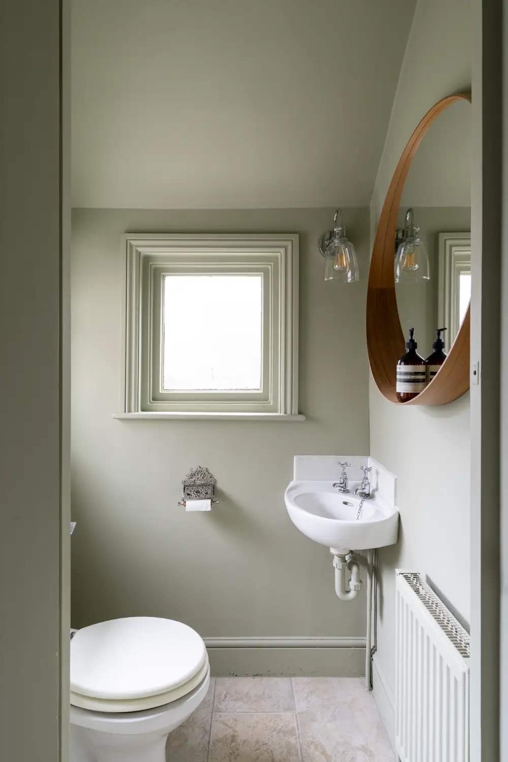 A Rich Color Scheme and Period Features in a London Garden Apartment 18 rich-colors-garden-apartment-london