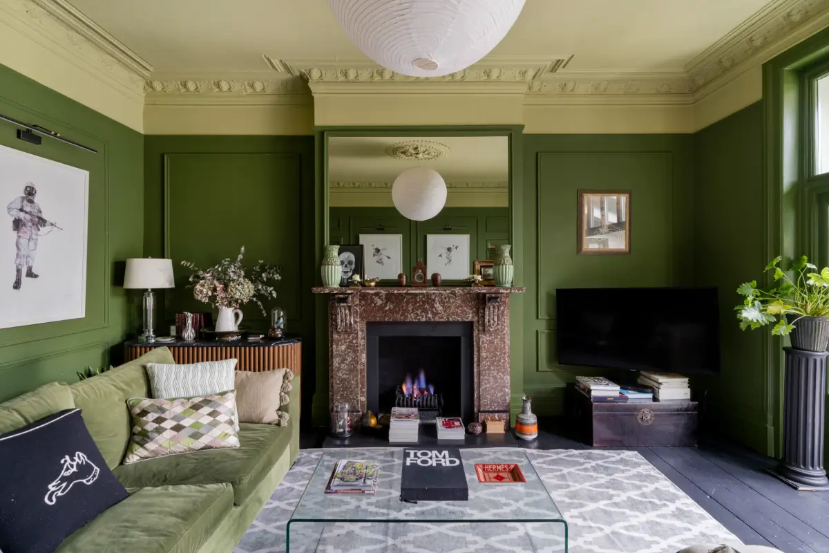 A Rich Color Scheme and Period Features in a London Garden Apartment 3 rich-colors-garden-apartment-london