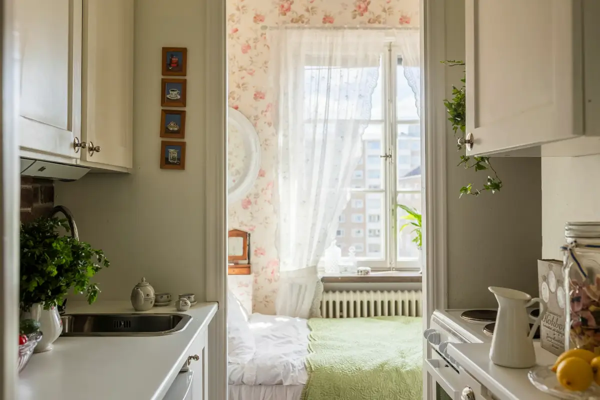 A Romantic Small Apartment with Floral Wallpaper and 1930s Features 12 small-romantic-1930s-apartment-stockholm-nordroom