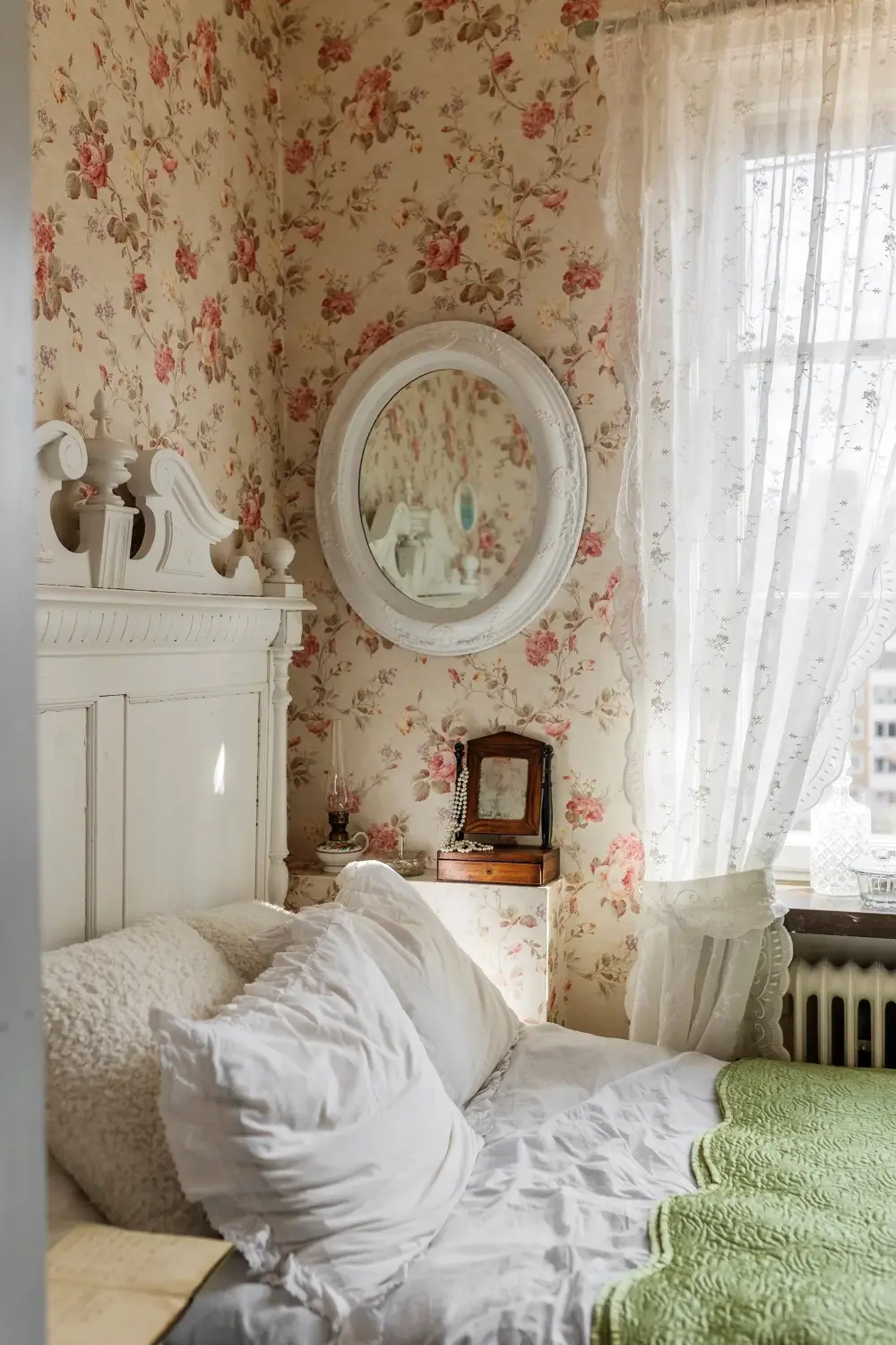A Romantic Small Apartment with Floral Wallpaper and 1930s Features 19 small-romantic-1930s-apartment-stockholm-nordroom
