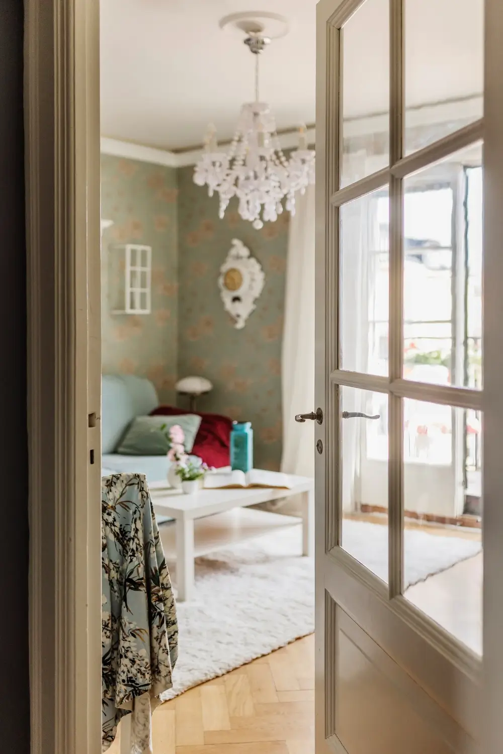 A Romantic Small Apartment with Floral Wallpaper and 1930s Features 10 small-romantic-1930s-apartment-stockholm-nordroom