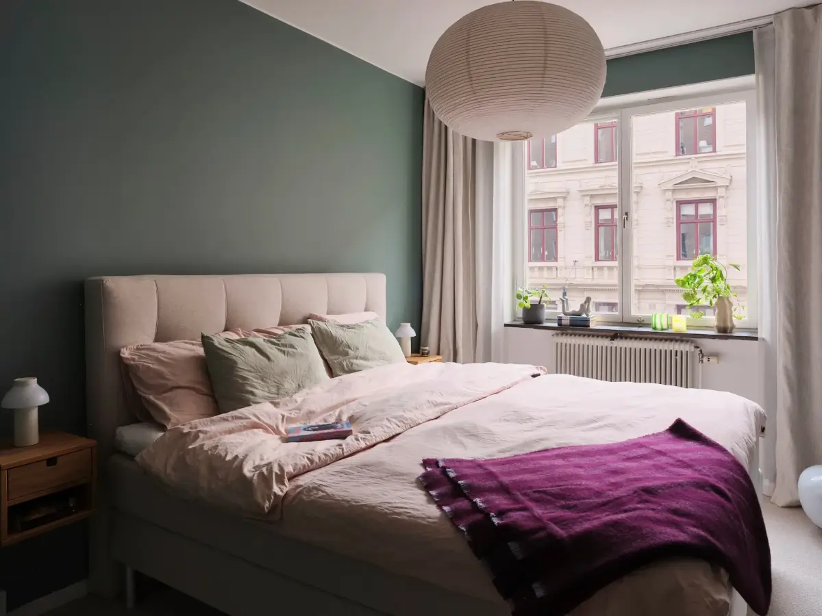 A Light 1940s Apartment with a Blue and Pink Kitchen 14 stockholm-apartment-pink-blue-kitchen-nordroom