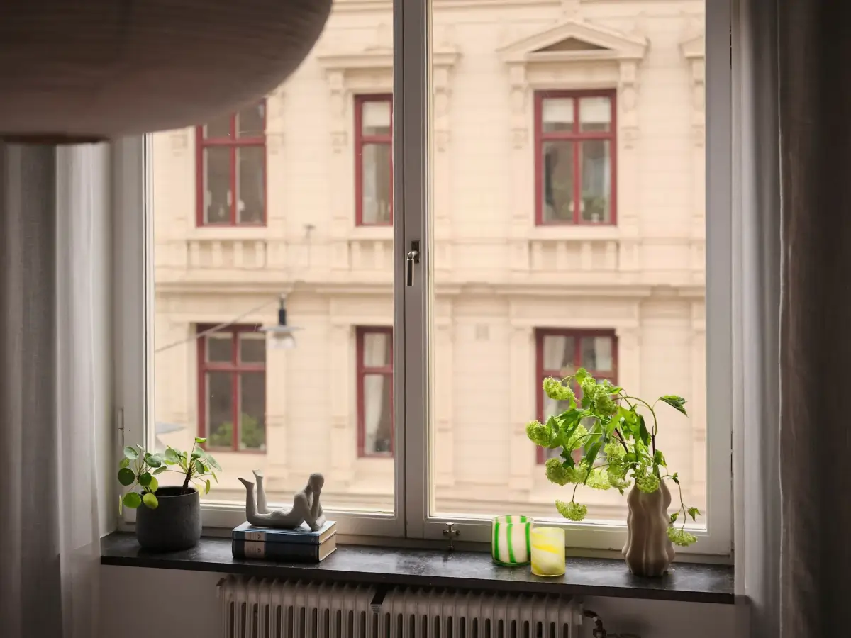 A Light 1940s Apartment with a Blue and Pink Kitchen 15 stockholm-apartment-pink-blue-kitchen-nordroom