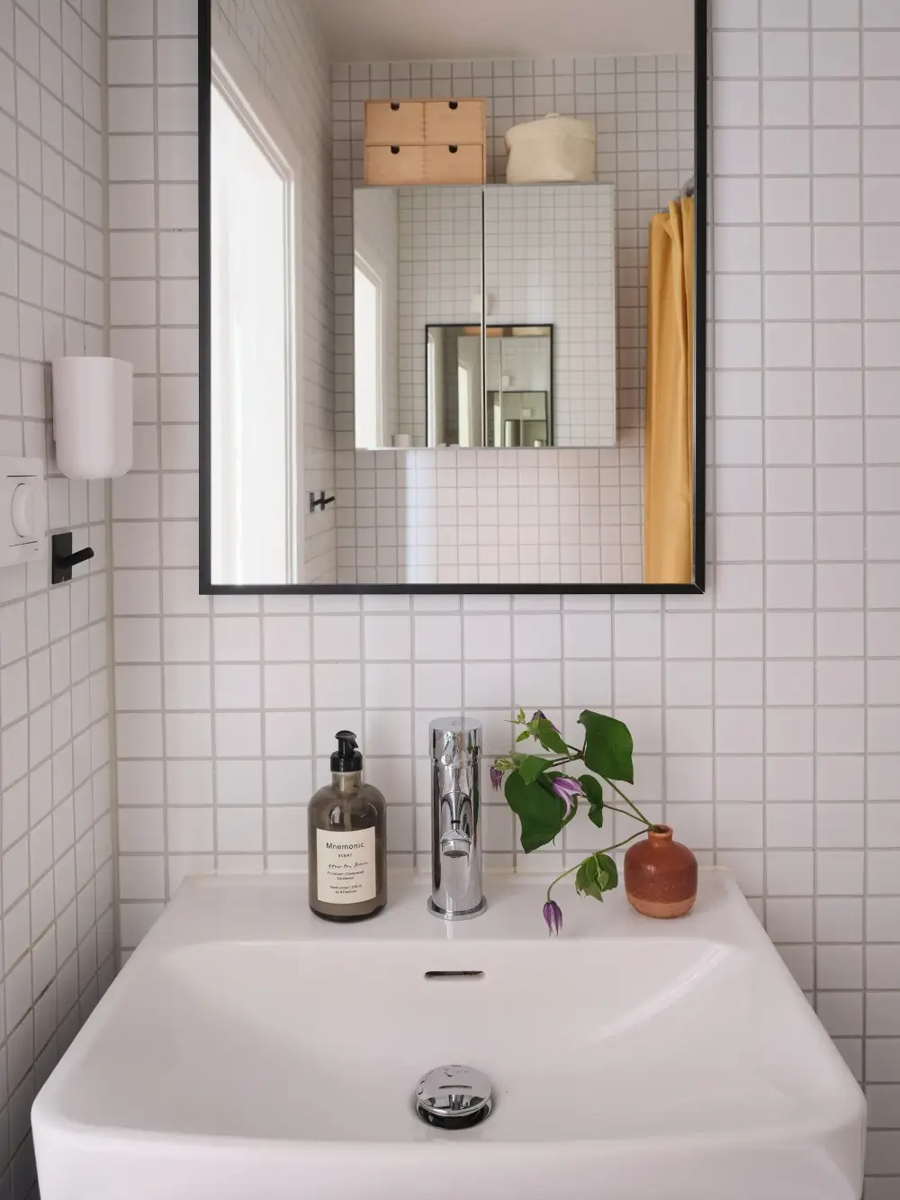 A Light 1940s Apartment with a Blue and Pink Kitchen 20 stockholm-apartment-pink-blue-kitchen-nordroom