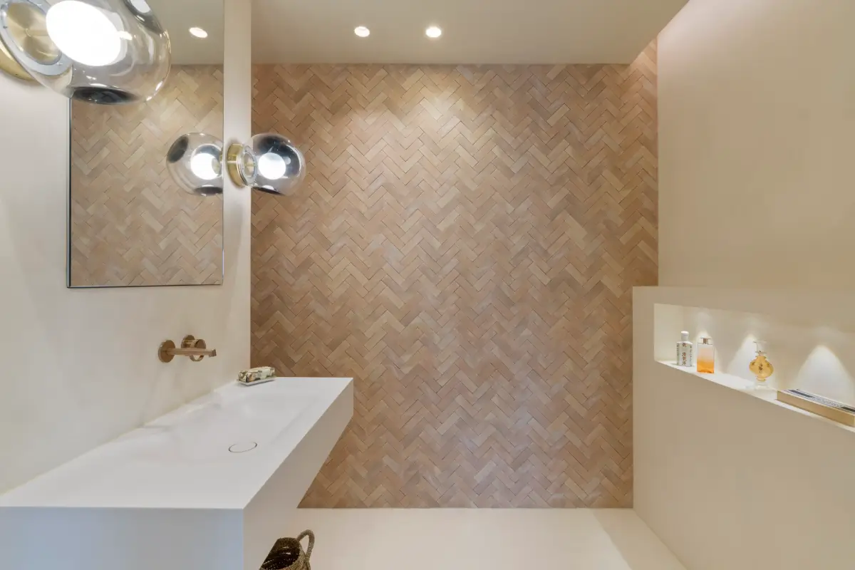 Moroccan-Inspired Designs in a Warm London Apartment 8 terracotta-hues-moroccan-influences-london-triplex