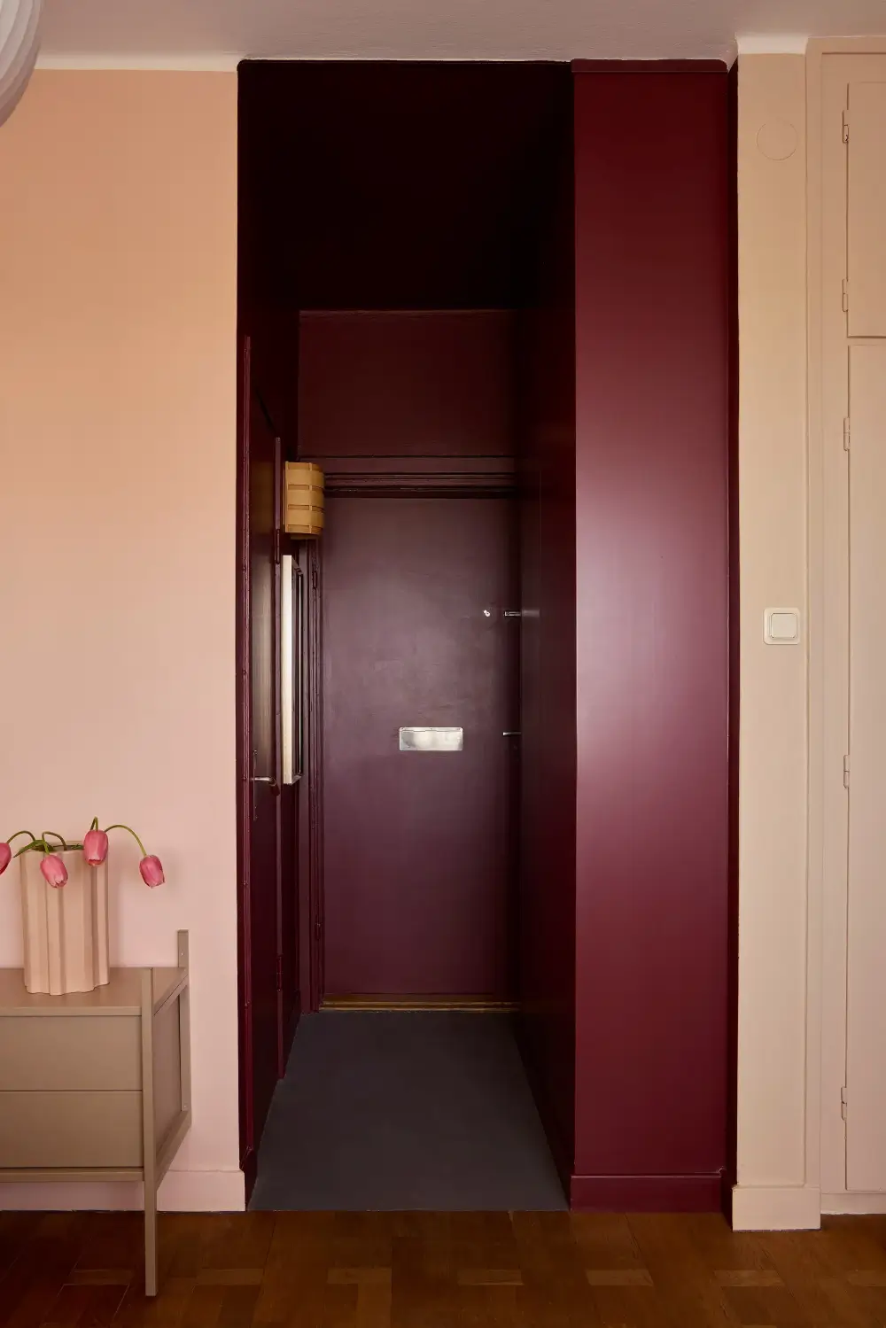 A Tiny Pink Stockholm Studio Apartment with Plenty of Storage 13 tiny-pink-studio-apartment-stockholm-nordroom