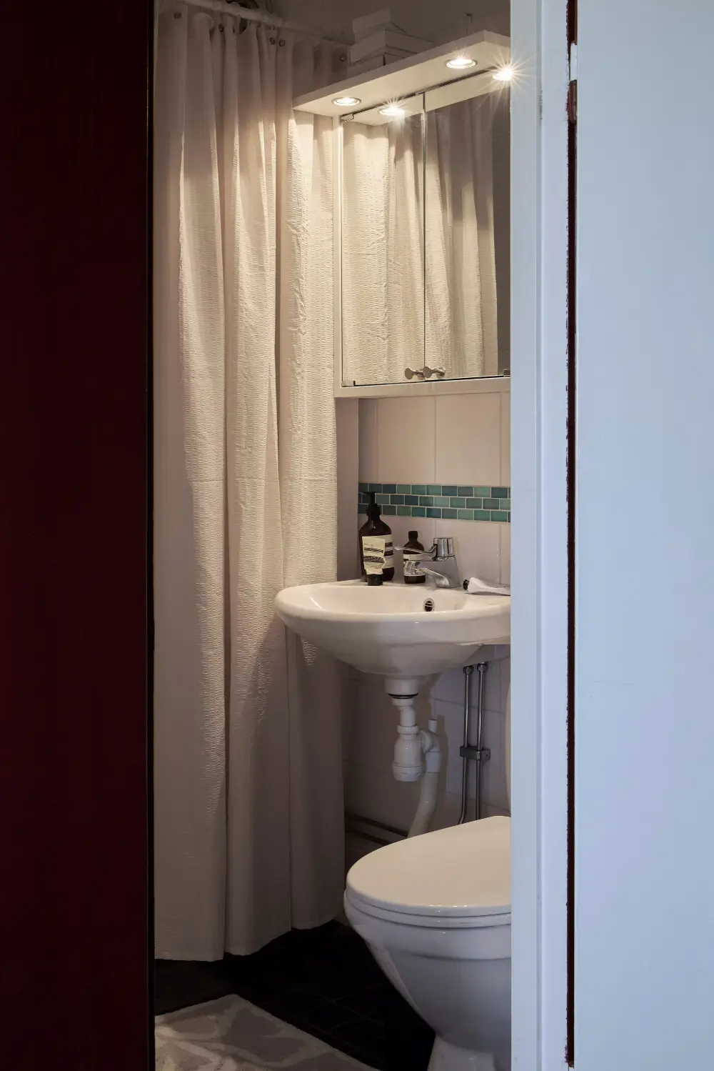 A Tiny Pink Stockholm Studio Apartment with Plenty of Storage 14 tiny-pink-studio-apartment-stockholm-nordroom