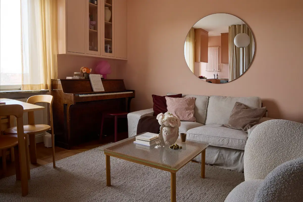 A Tiny Pink Stockholm Studio Apartment with Plenty of Storage 3 tiny-pink-studio-apartment-stockholm-nordroom