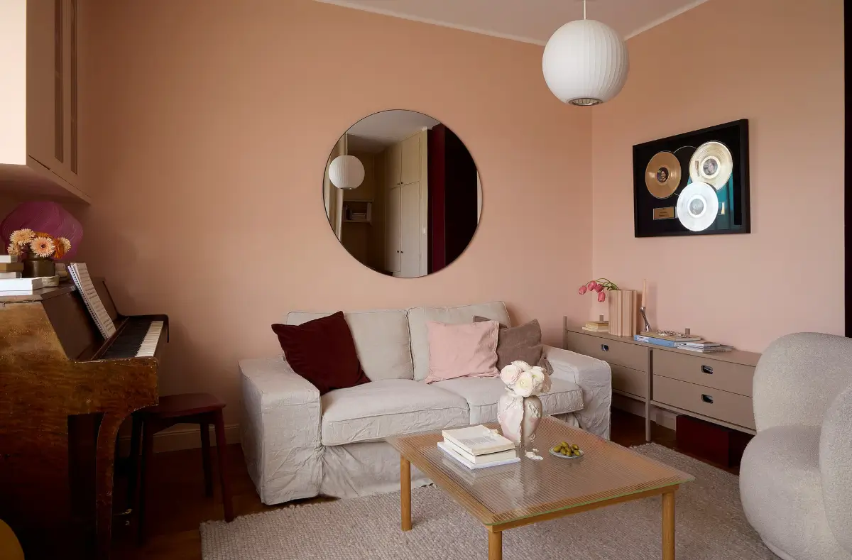 A Tiny Pink Stockholm Studio Apartment with Plenty of Storage 4 tiny-pink-studio-apartment-stockholm-nordroom