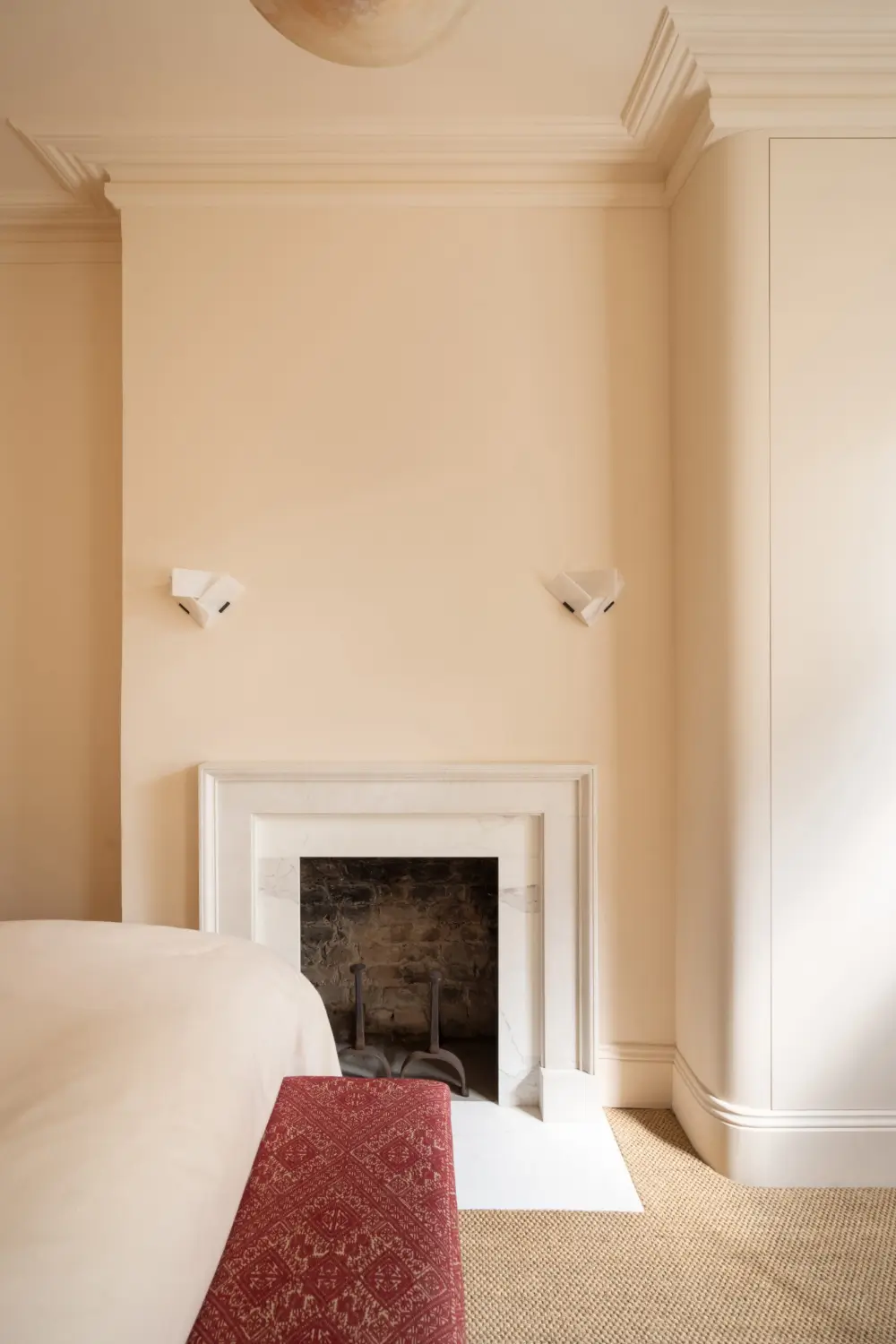 An Elegant and Serene Two-Bedroom Apartment in Notting Hill 7 two-bedroom-apartment-london